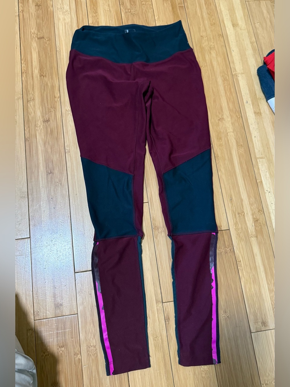 Aerie burgundy and black color-blocked leggings with pink side stripes, size XS
